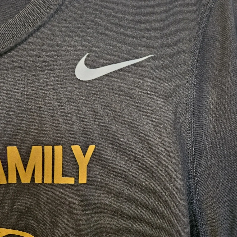 Nike Top‎ Size Medium Black And Gold T-Shirt